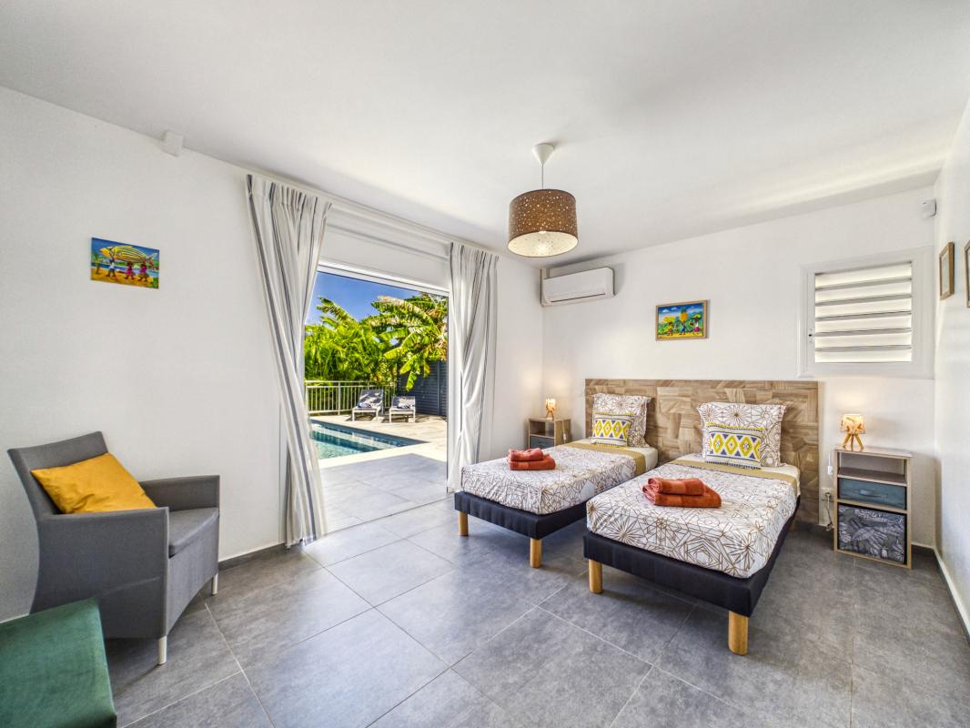 35.Location villa piscine Saint François Guadeloupe_Chambre 1 (2)